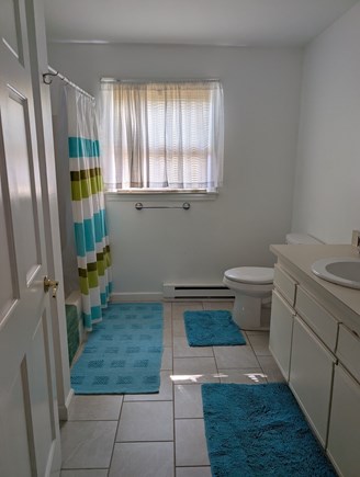 Oak Bluffs Martha's Vineyard vacation rental - Bathroom with tub/shower