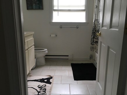 Oak Bluffs Martha's Vineyard vacation rental - Bathroom with tub/shower