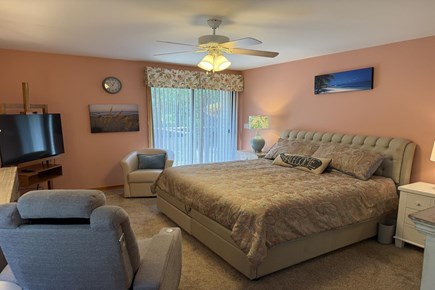 Oak Bluffs Martha's Vineyard vacation rental - Primary Bedroom with King bed and TV