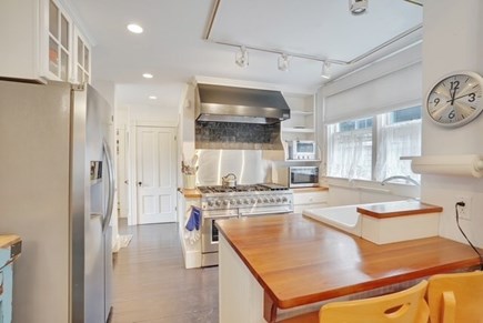Oak Bluffs, Historic Copeland District Martha's Vineyard vacation rental - Newly renovated kitchen with 7 burner stove