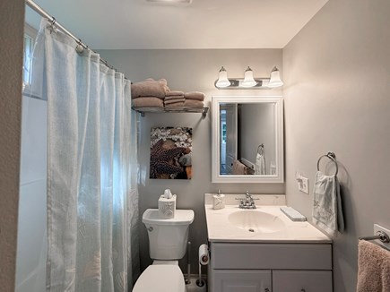 Oak Bluffs Martha's Vineyard vacation rental - BR1 Queen En Suite with a Shower Tub Combo, First Floor