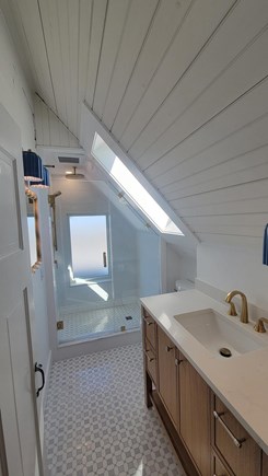 Oak Bluffs Martha's Vineyard vacation rental - Second floor bathroom