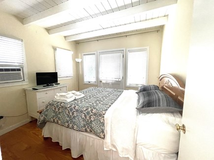 Oak Bluffs Martha's Vineyard vacation rental - Primary first floor queen
