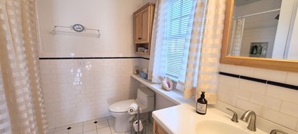 Edgartown - In town Martha's Vineyard vacation rental - Second floor bath with shower.