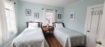 Edgartown - In town Martha's Vineyard vacation rental - 2nd floor bedroom with 2 twin beds.