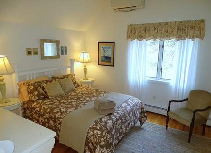 Katama-Edgartown, South Beach Martha's Vineyard vacation rental - Second floor Chestnut queen-sized bedroom