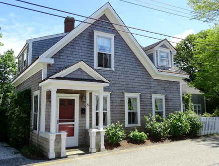 Nantucket town Nantucket vacation rental - Front of house showing picket fence to side yard