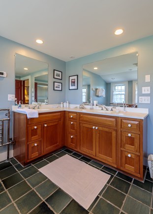 Quidnet Nantucket vacation rental - Upstairs Master bath