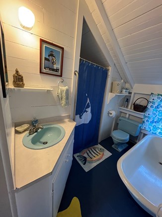 Dionis, Cliff Beach Nantucket vacation rental - Second floor shared full bathroom.
