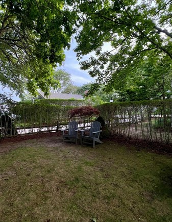 Monomoy Nantucket vacation rental - Peaceful seating area in front yard