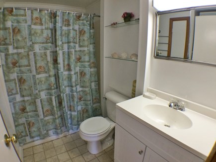 Madaket Nantucket vacation rental - Hall bath