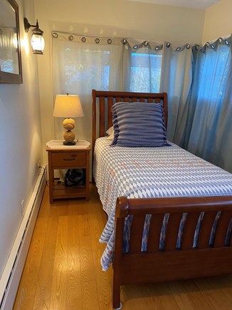 Nantucket Town, Orange Street Nantucket vacation rental - Twin bed in sunroom