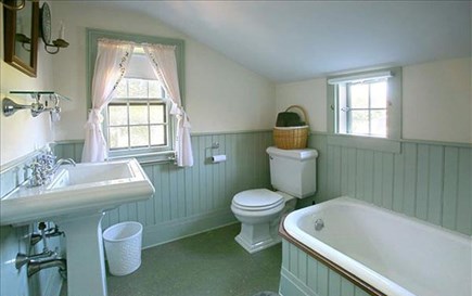 Nantucket town Nantucket vacation rental - Bathroom