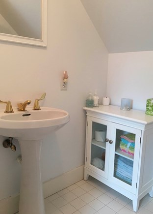 Surfside Nantucket vacation rental - The loft boasts a half bath for guest privacy
