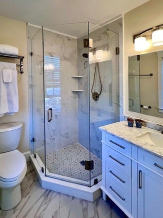 Mid-island Nantucket vacation rental - En-suite primary bathroom