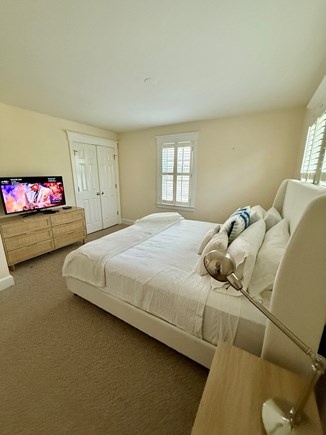 Mid-island Nantucket vacation rental - Primary king bed suite