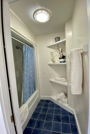 Mid-island, Miacomet Nantucket vacation rental - Private tub/shower room in guest bathroom