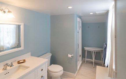 Siasconset Nantucket vacation rental - Bathroom for twin room