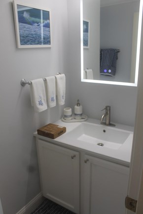 Mid-island, Nantucket Nantucket vacation rental - Bathroom