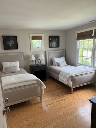 Mid-island, Naushop Nantucket vacation rental - Cheery Twin Bedroom
