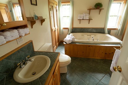 Cisco - Miacomet, Trotacre Kin Nantucket vacation rental - Upstairs bathroom