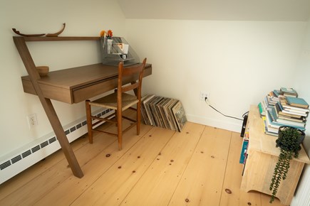 Cisco - Miacomet, Trotacre Kin Nantucket vacation rental - Desk area at the top of the stairs