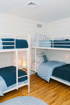 Nantucket town, Town Nantucket vacation rental - Basement bedroom (Double Bunkbeds).