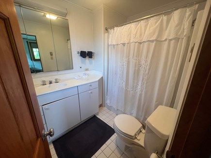 Brant Point Nantucket vacation rental - Full bath in primary bedroom