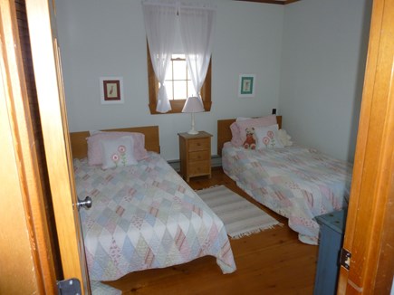 Brant Point Nantucket vacation rental - Downstairs bedroom with two twin beds