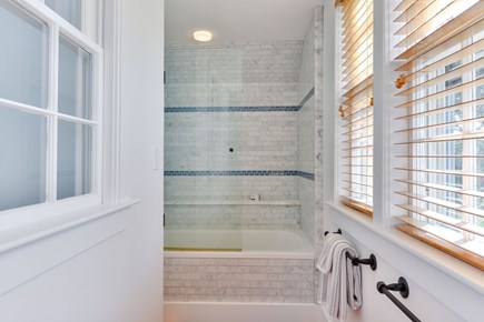 Mid-island Nantucket vacation rental - Full en suite bathroom on the second floor.