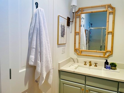 Mid-island Nantucket vacation rental - Upstairs full bath
