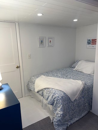 Nantucket town Nantucket vacation rental - Basement Sleeping alcove Full Size Bed AC