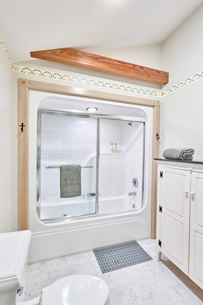 Mid-island, Nantucket Nantucket vacation rental - Second floor full bath