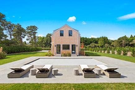 Mid-island Nantucket vacation rental - Backyard