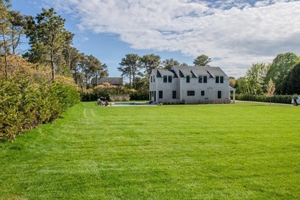 Mid-island, Surfside Nantucket vacation rental - Expansive backyard