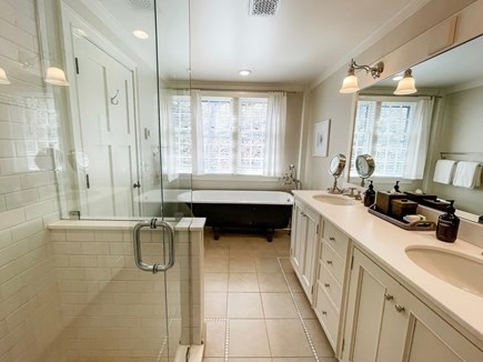 Nantucket town Nantucket vacation rental - Master Bathroom