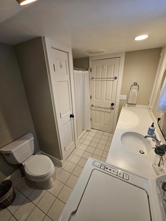 Mid-island, Nantucket Nantucket vacation rental - Bathroom and laundry