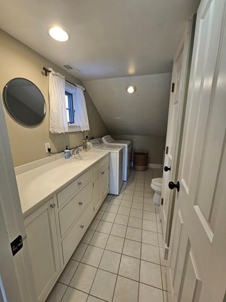 Mid-island, Nantucket Nantucket vacation rental - Washer and Dryer in full bathroom