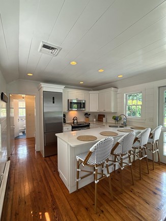 Monomoy Nantucket vacation rental - Kitchen & breakfast bar