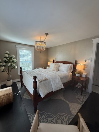 Mid-island Nantucket vacation rental - Queen bed guest bedroom