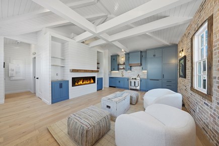 Nantucket town Nantucket vacation rental - Living room w fireplace