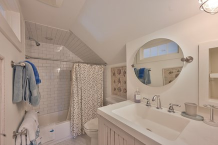 Nantucket town Nantucket vacation rental - Bathroom on 2nd