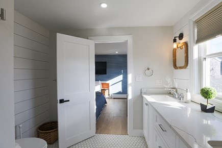 Nantucket town, Nantucket Nantucket vacation rental - Upstairs Jack & Jill bathroom