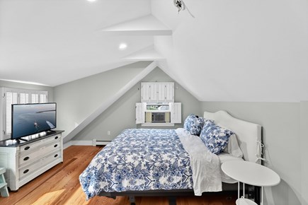 Mid-island Nantucket vacation rental - 2nd Floor setup as King