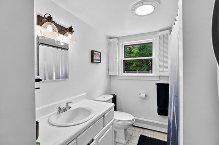 Mid-island Nantucket vacation rental - First floor bath with tub and shower