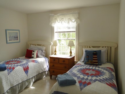 Mid-island, Naushop Nantucket vacation rental - Twin bedroom upstairs